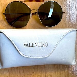 Gorgeous Valentino sunglasses